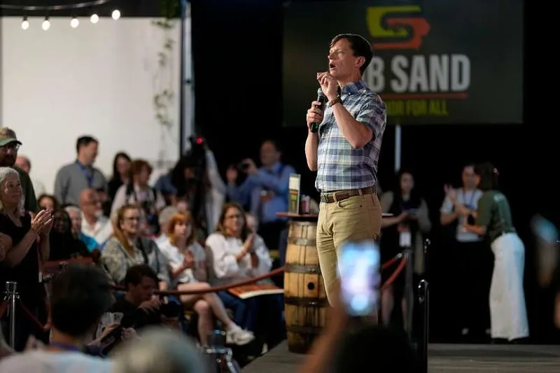 Iowa's Sand rallies with Kentucky ally