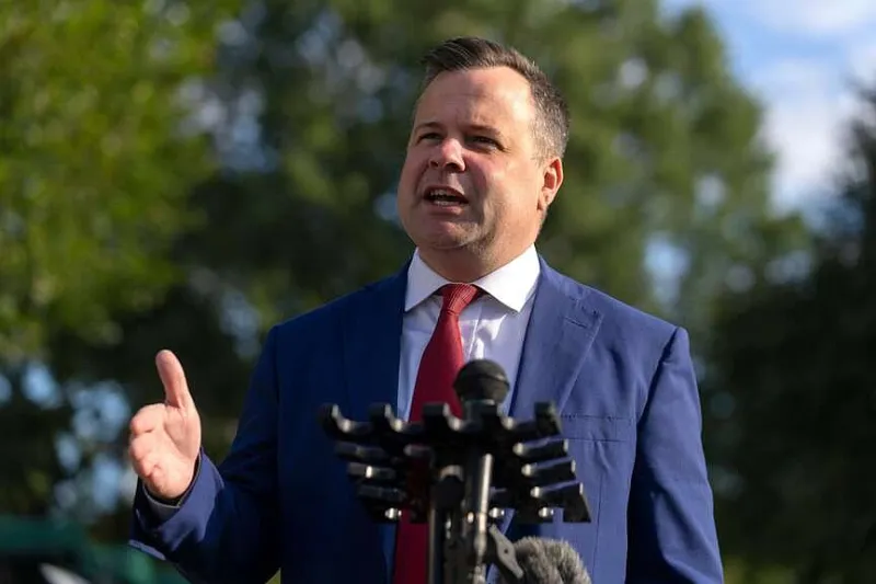 Trump stands by Pulte amid risk of law's lapse