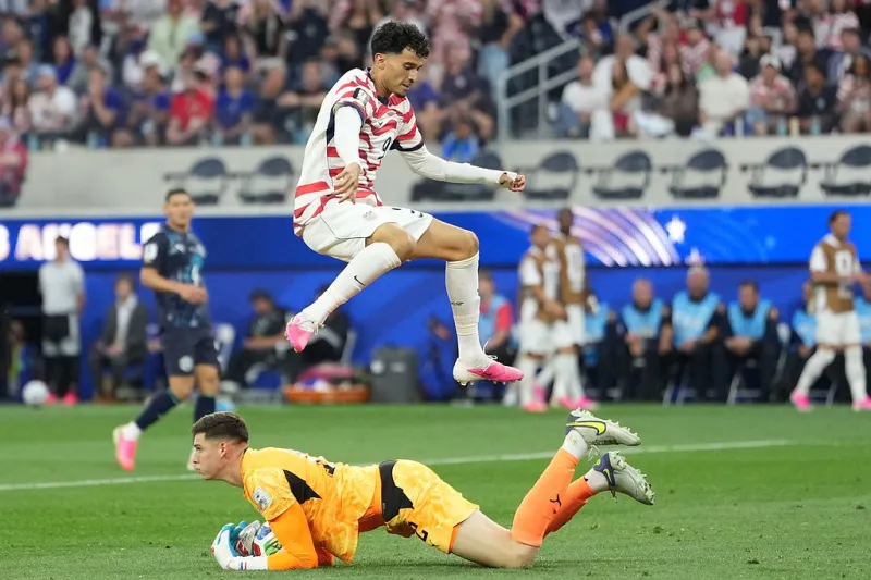 United States beats Paraguay 4-1 in World Cup opener