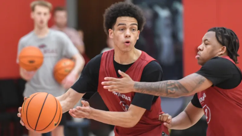 Sealy knee injury will require surgery, timeline unknown for Hogs' wing