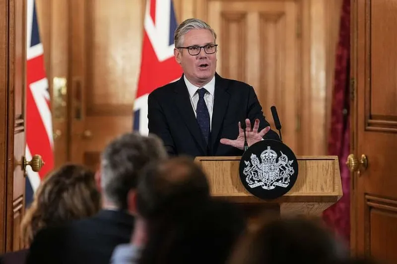 UK to ban social media for people younger than 16