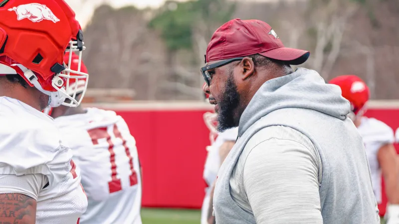 Razorbacks land sixth offensive lineman of 2027 class with Gumbs