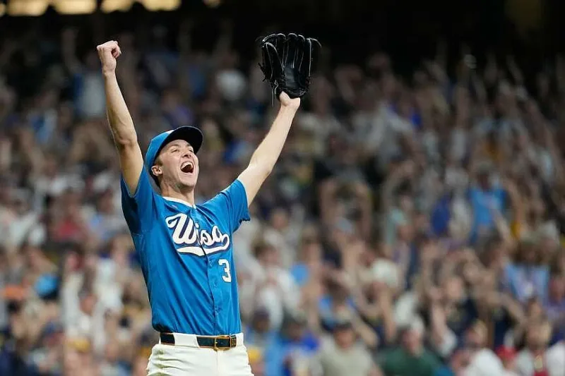 Brewers' Misiorowski eager to prove he's the best pitcher