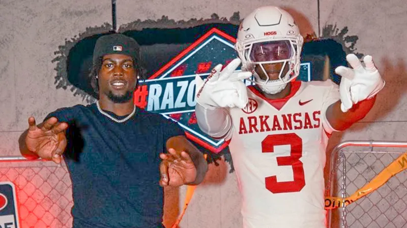 4-star WR Alvin Mosley loved his Razorback visit, but nobody can read where he's leaning