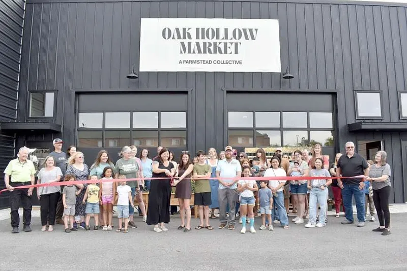 Mother, daughter team open Oak Hollow Market on College Road