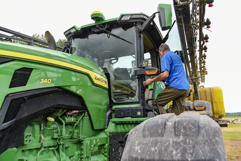 White House asks Congress for $10 billion in aid to nation's farmers