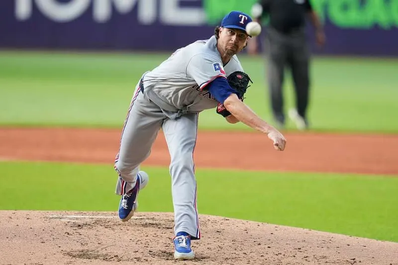 Rangers extend win streak with a run gifted by rookie