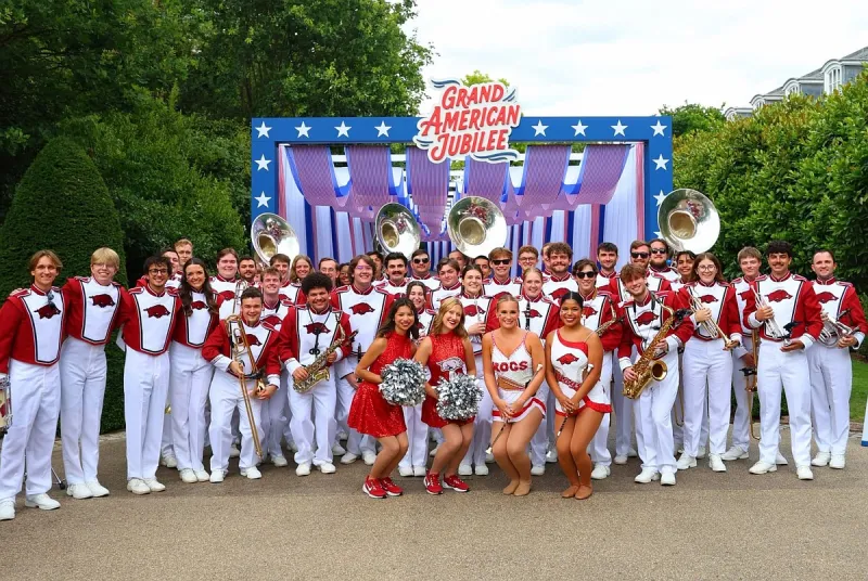 Bands from University of Arkansas, Episcopal Collegiate School perform in London