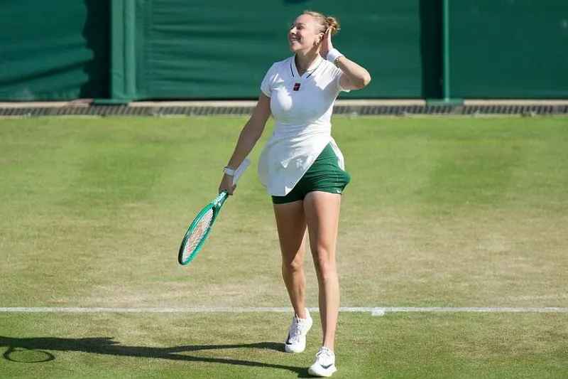Anisimova avoids second-round loss