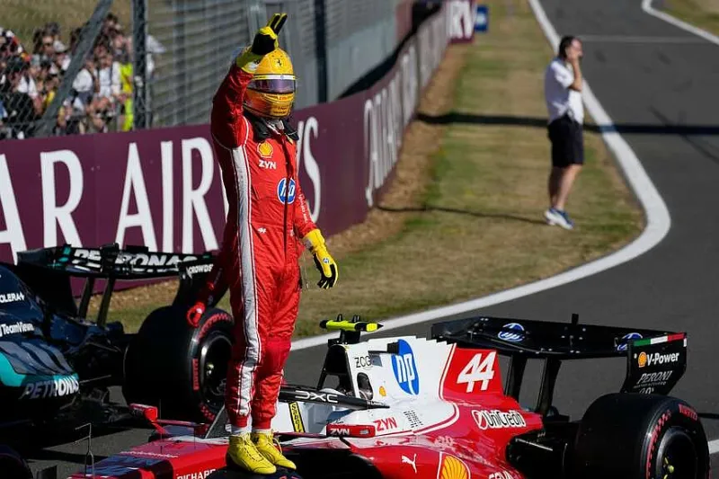 Hamilton adapts fast in securing pole