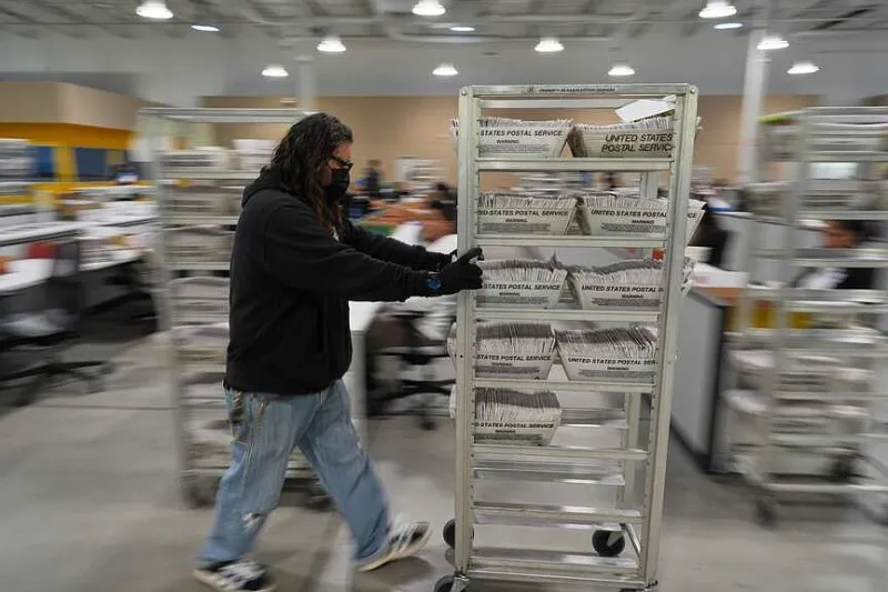 Democrats urge USPS to rescind plan for voter list