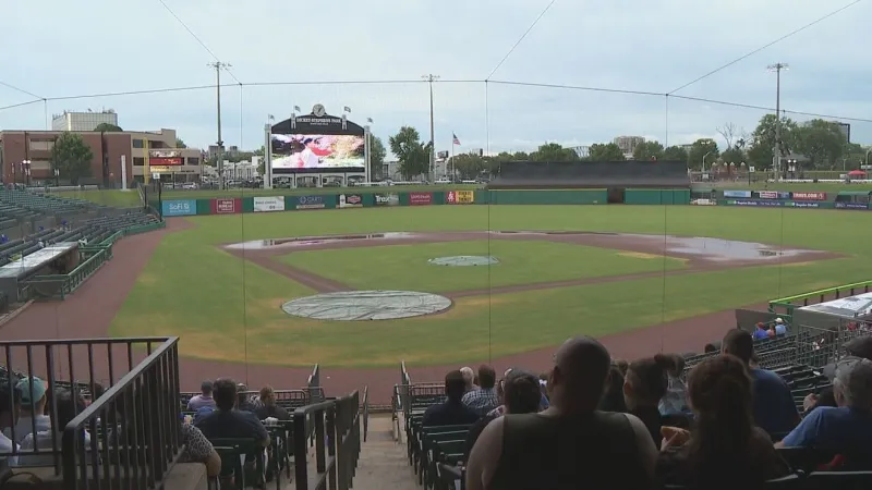 No baseball, no problem: Fans pack Dickey-Stephens for Little Rock fireworks and movie