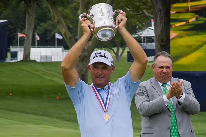 Harrington romps to a major victory