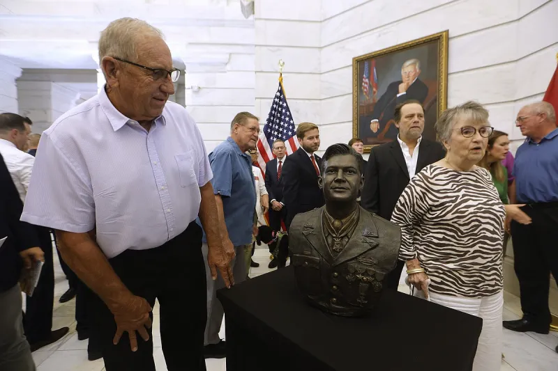 Maurice 'Footsie' Britt bust unveiled at Arkansas Capitol