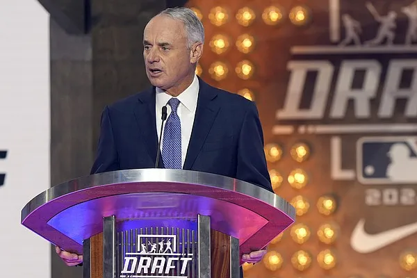 LIVE UPDATES: Arkansas baseball on Day 1 of MLB Draft