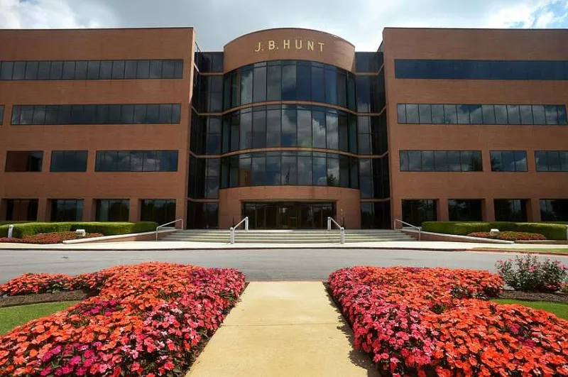 Analysts expect J.B. Hunt to report stronger second quarter profit