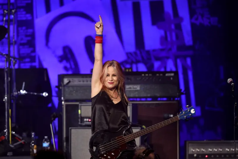 L7's Jennifer Finch Fighting Aggressive Brain Cancer