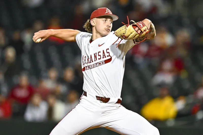 New York Mets sign former Arkansas baseball pitcher Carson Wiggins