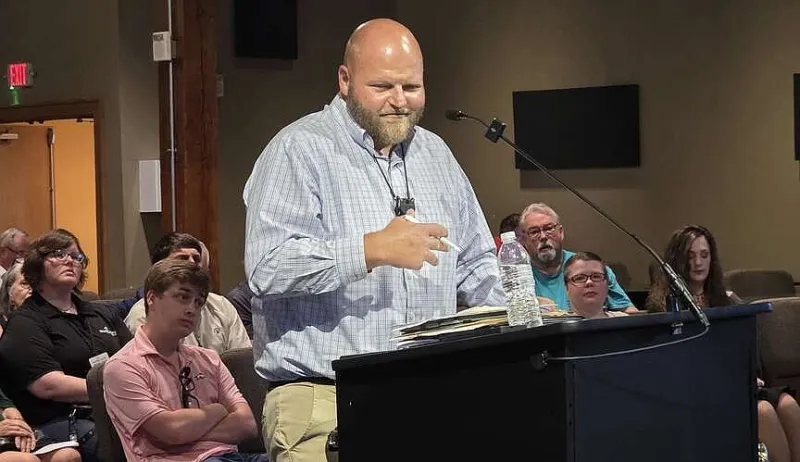 Fort Smith directors debate ordinance to fine entities for transporting unhoused people into the city