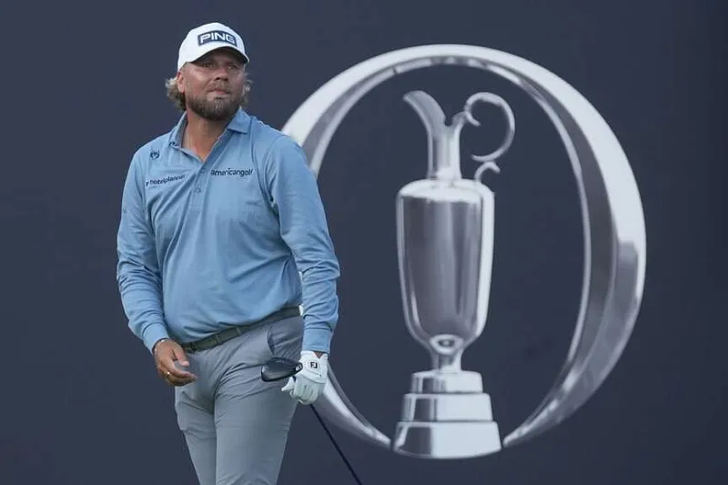 'Sorry, Mum': Cigarette smoker Dan Brown lights up British Open with another strong first round