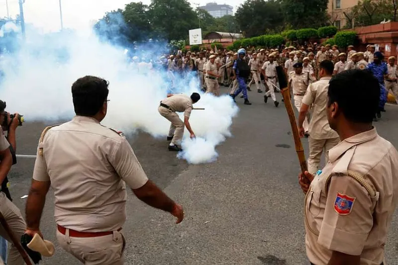 Indian police halt protesters' march