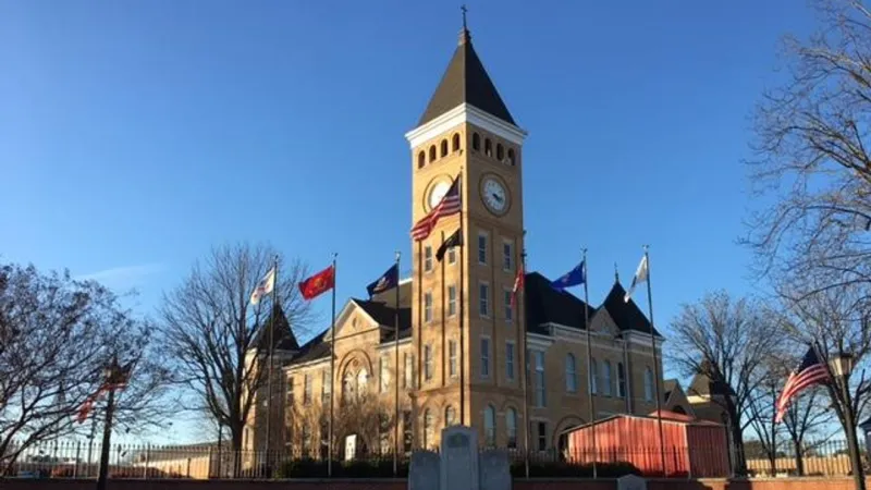 Saline County Quorum Court advances new animal control ordinance