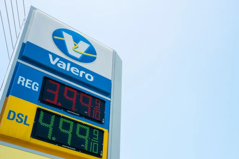 Crude Oil Tops $90 a Barrel, Pushing Texas Gas Prices Higher