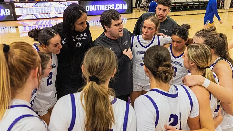 WOMEN'S BASKETBALL MAKES TOP 25 IN ACADEMICS