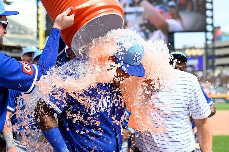 Cease cools off Red Sox by tossing a one-hitter
