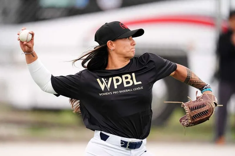 Women's baseball takes another shot