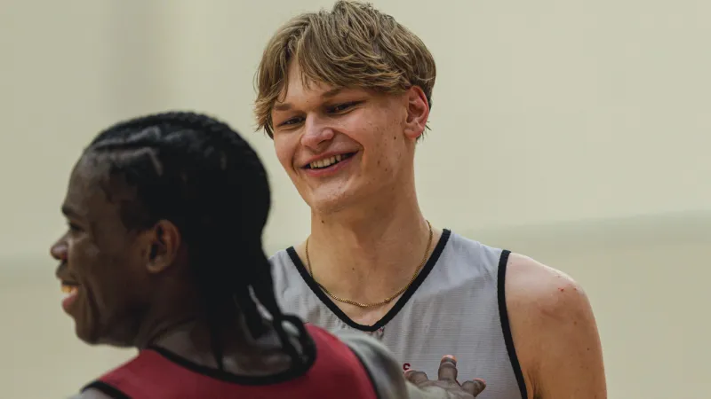 Arkansas forward won't play in Bahamas amid eligibility process