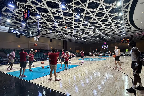 LIVE SCORE UPDATES & ANALYSIS: Arkansas basketball vs. Carleton University at Baha Mar Summer League
