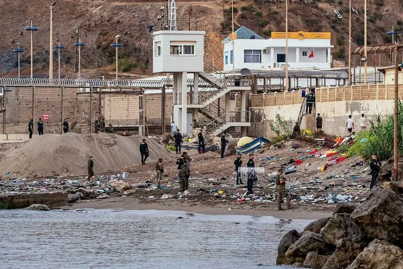 Spain mounts barrier at sea border