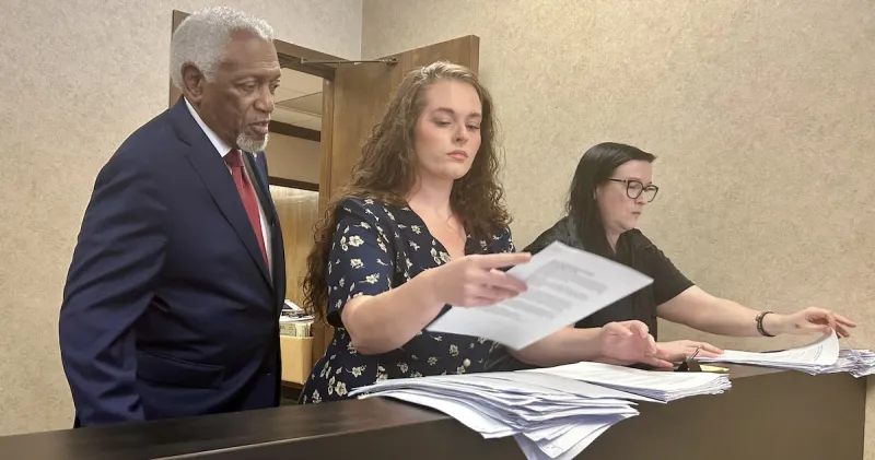 Signatures submitted in effort to change Fort Smith's form of government