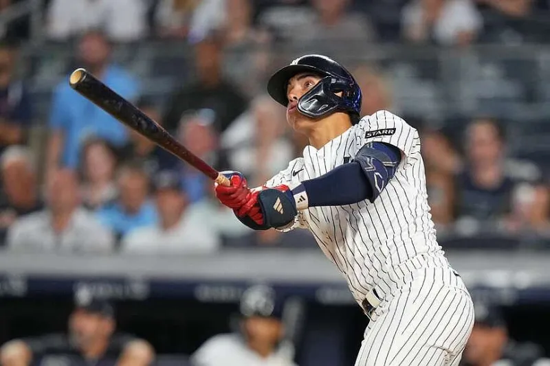 Yankees' shortstop homers in monumental MLB debut