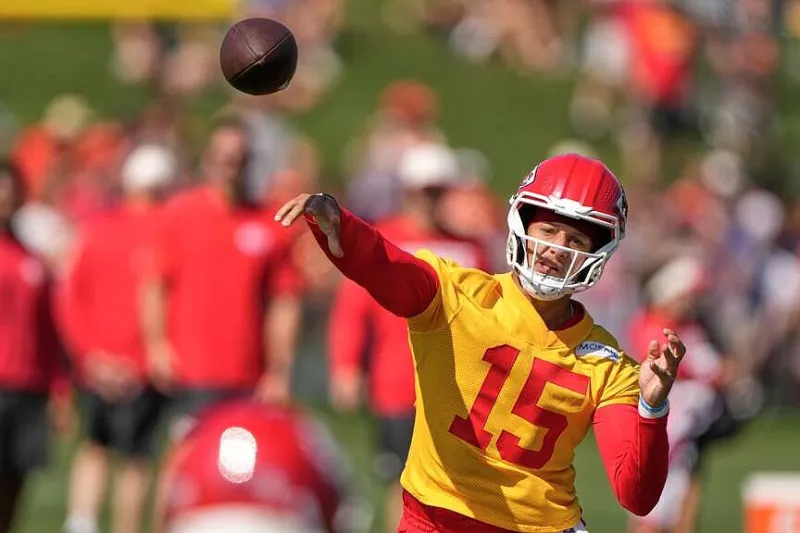 Mahomes unlikely to see early action