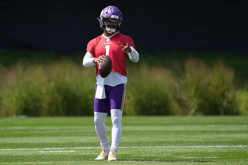 Vikings pick Murray as their starting QB over McCarthy, giving him the rest of camp to get ready