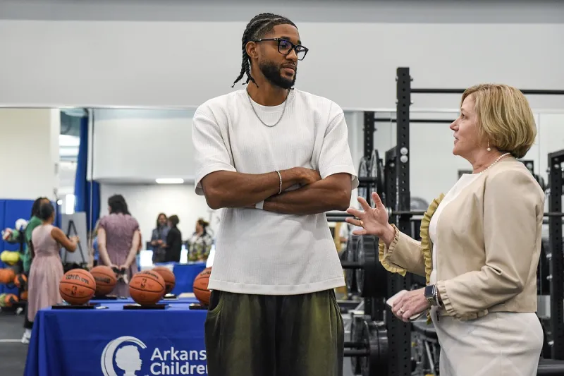 Former Razorback donates $150,000 to Arkansas Children's Heart Institute