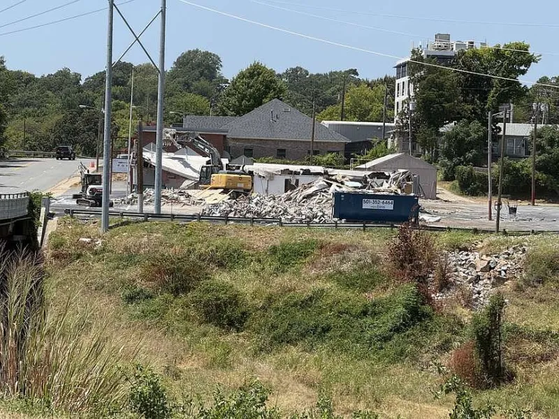 Crews razing restaurant building near state Capitol