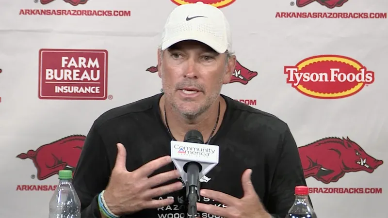 Razorbacks quarterbacks coach Mitch Stewart on two -way fight at top