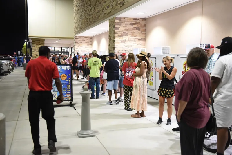 Buc-ee's fans crowd Benton store for 6 a.m. opening