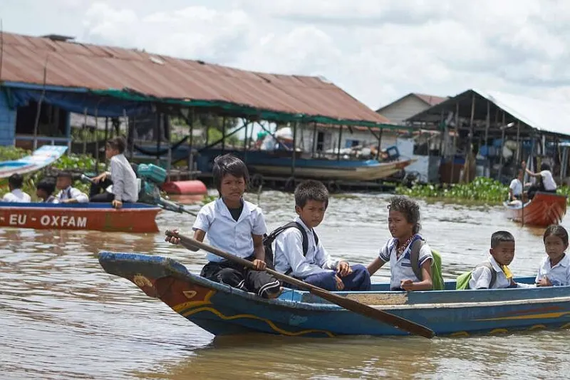 Effects of war risk children's education