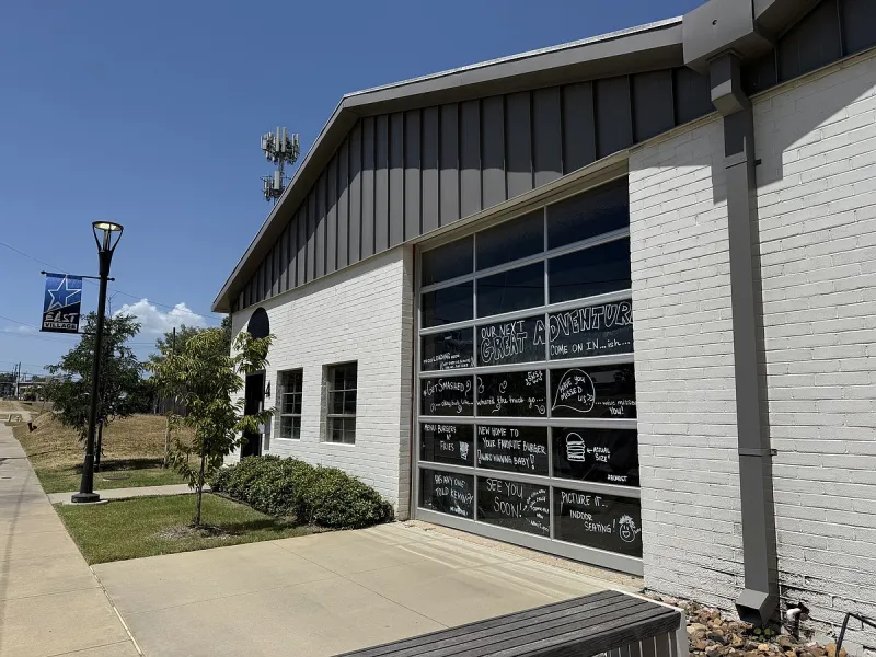 FIRST BITES | OPINION: Food trucks Smashed N' Stacked, Grilled Sandwich Company shifting service indoors