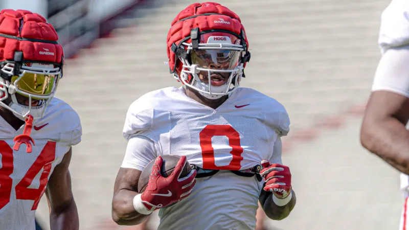 Razorback running backs Sutton Smith, Braylen Russell after practice