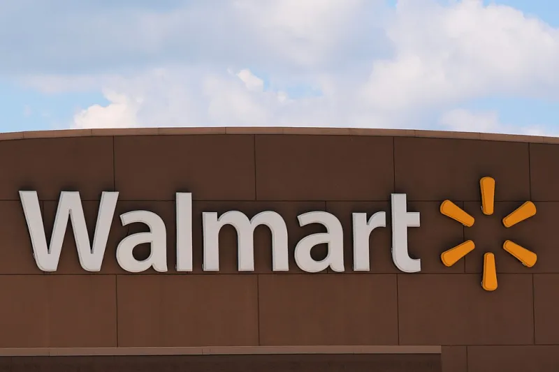 Walmart sees the slowest pace in U.S. comparable sales in 6 years and offers cautious guidance