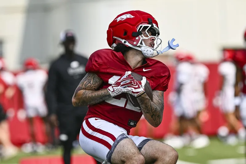 Arkansas football practice observations: Defense prevails in team periods, Tay Lockett makes athletic interception
