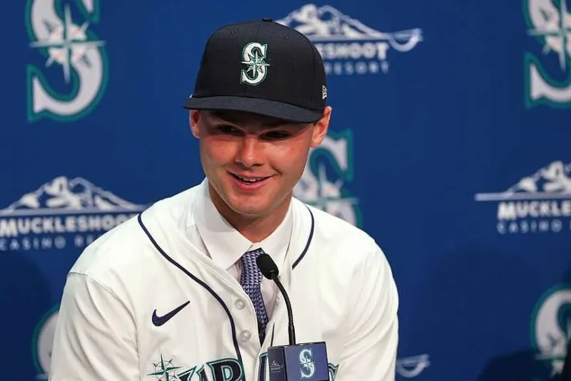 Mariners calling up prized lefty Kade Anderson, will start Saturday against Cubs, AP source says