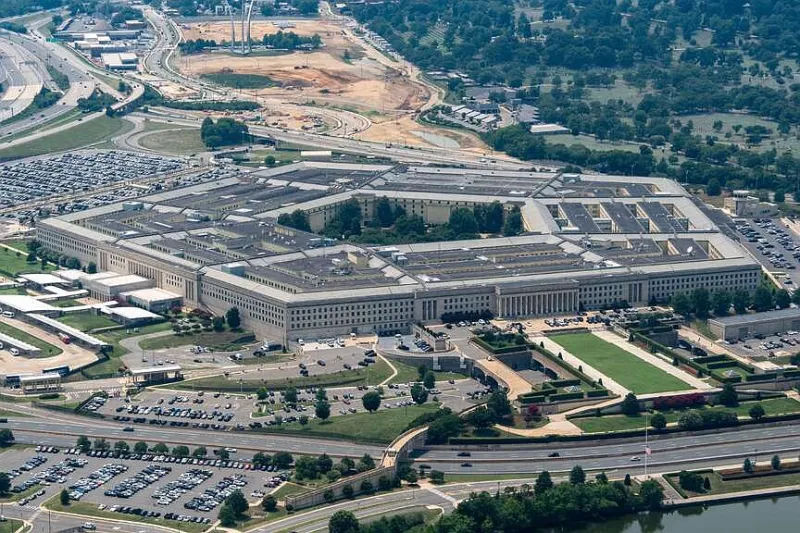 Pentagon fires 2 from paper over insubordination