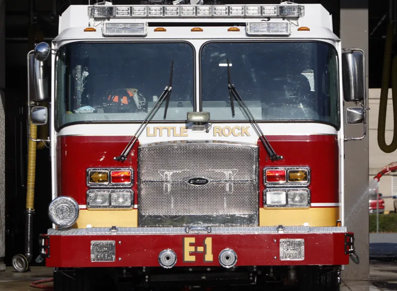 Firefighters extinguish North Little Rock blaze near Burns Park exit off Interstate 40
