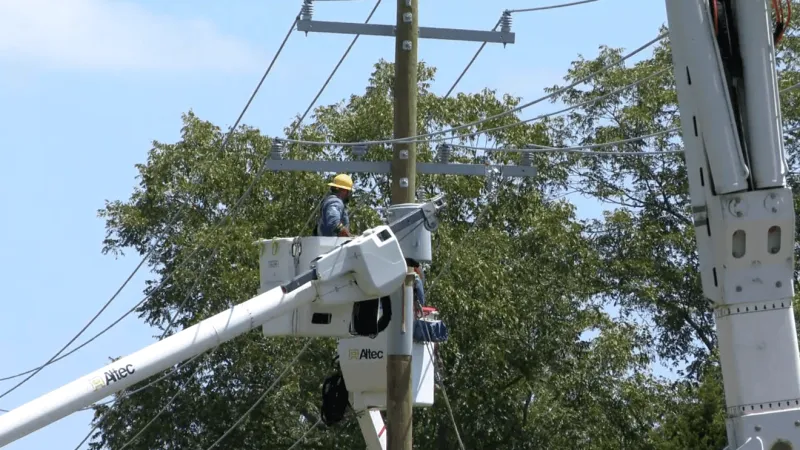 Storm leaves thousands without power, blocks roads in Saline County